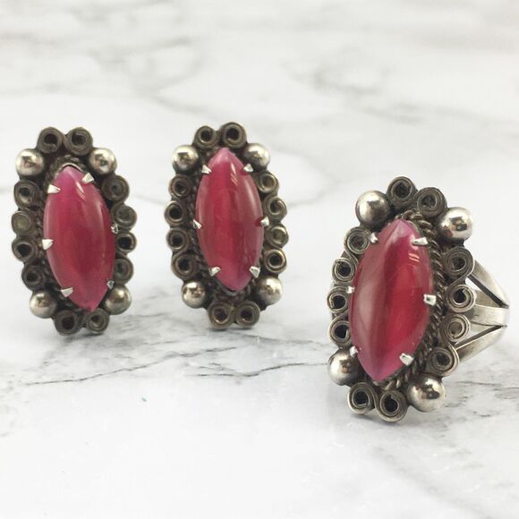 Vintage Mexican Silver Red Oval Single Stone Ring & Screw Back Earrings Set - Picture 1 of 10